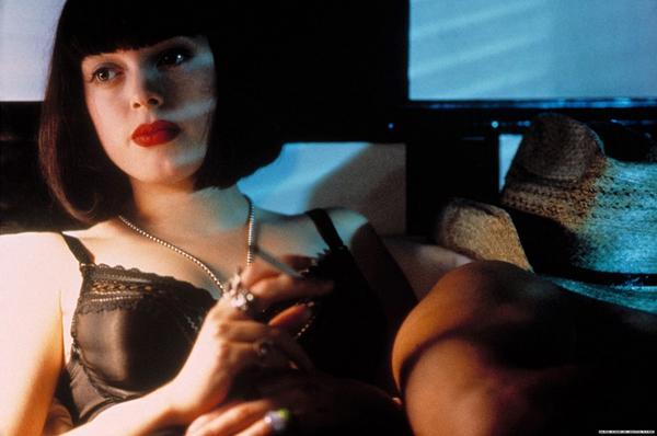 8 Iconic Looks from '90s Movies, Summer Edition